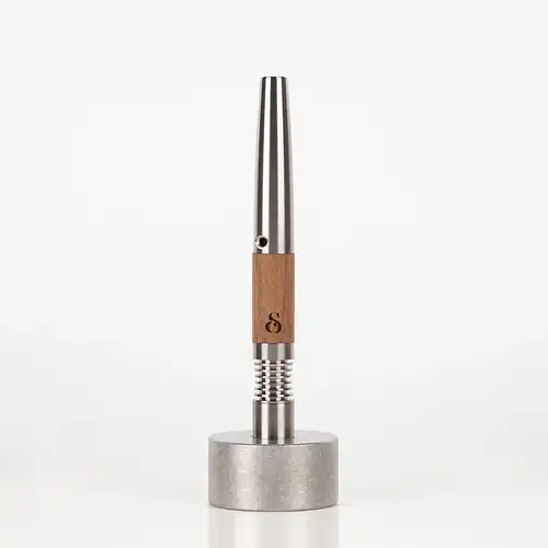 Titanium Simrell in reccomended cooling stand