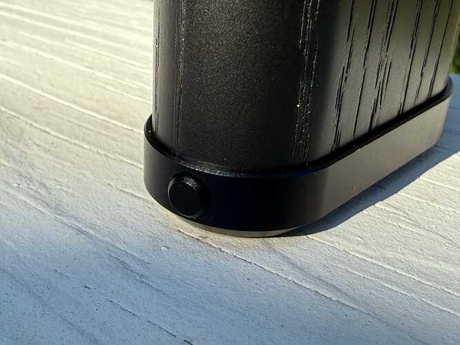 TM2 black - button